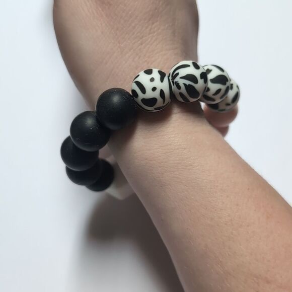 258 Chewbeads Black Animal Print and Pink Beaded Teething‎ Bangle Bracelet - Picture 2 of 4